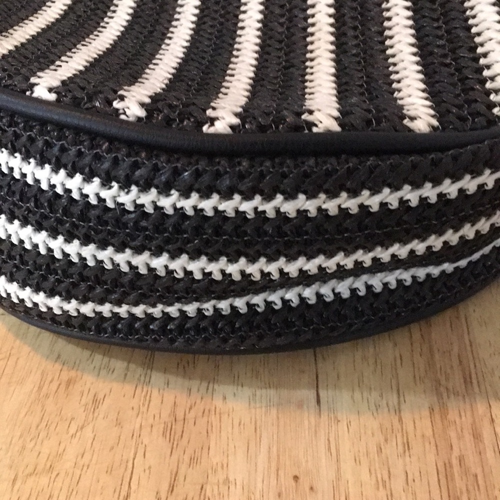 Circle shaped purse - Picture 2 of 6